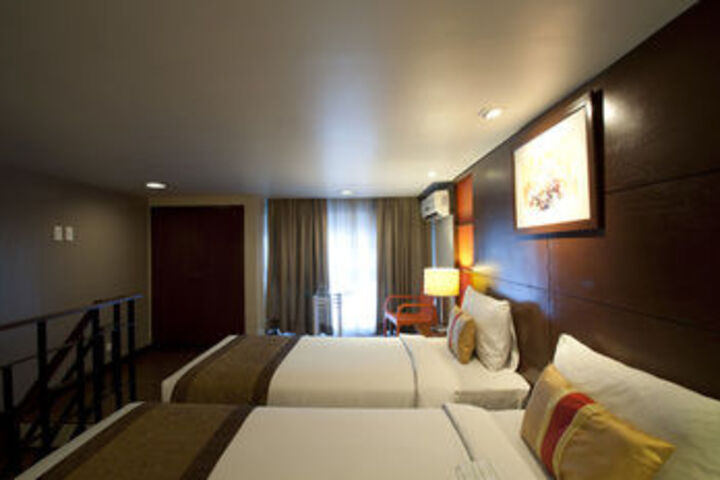 Room 32 of 73