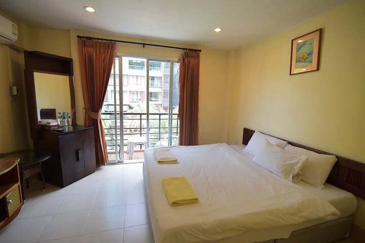 Room 13 of 28