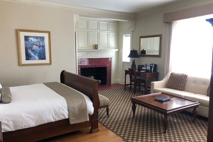 Room 13 of 30
