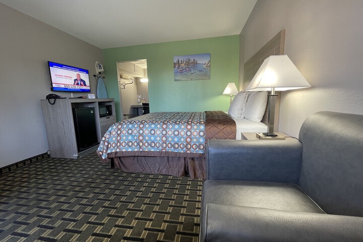 1 Queen Bed (22 of 56)