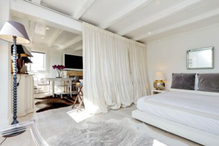 Room 34 of 42