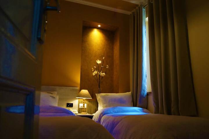 Room 6 of 50