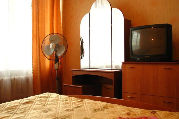 Room 4 of 19