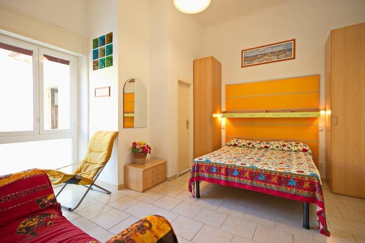 Room 10 of 65