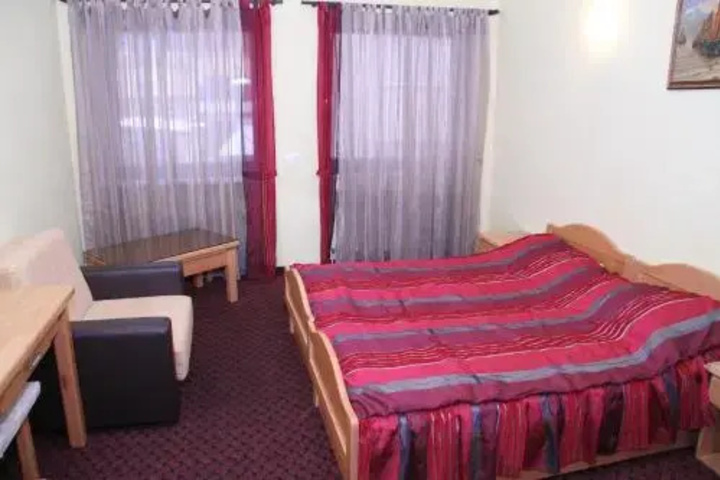 Room 10 of 12