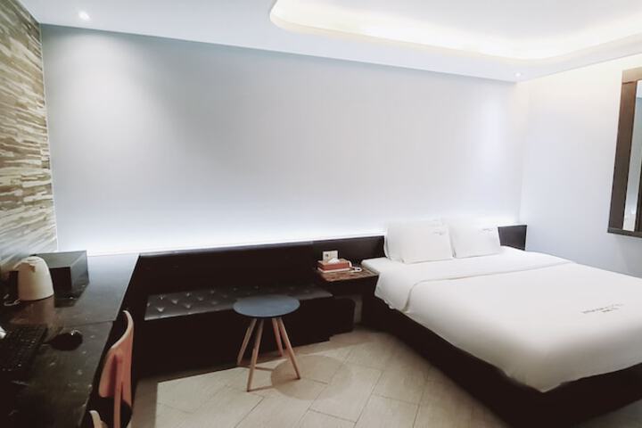 Room 13 of 89