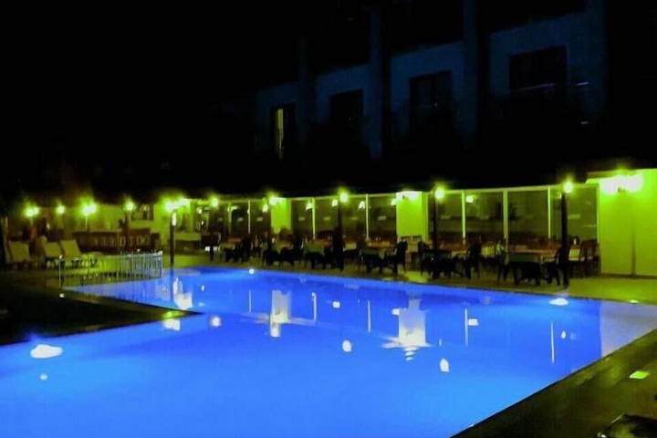 Hotel Pool