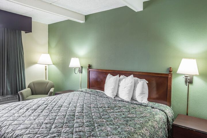 Room 10 of 19