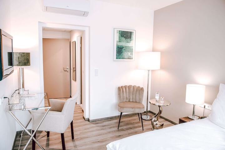 Room 28 of 89