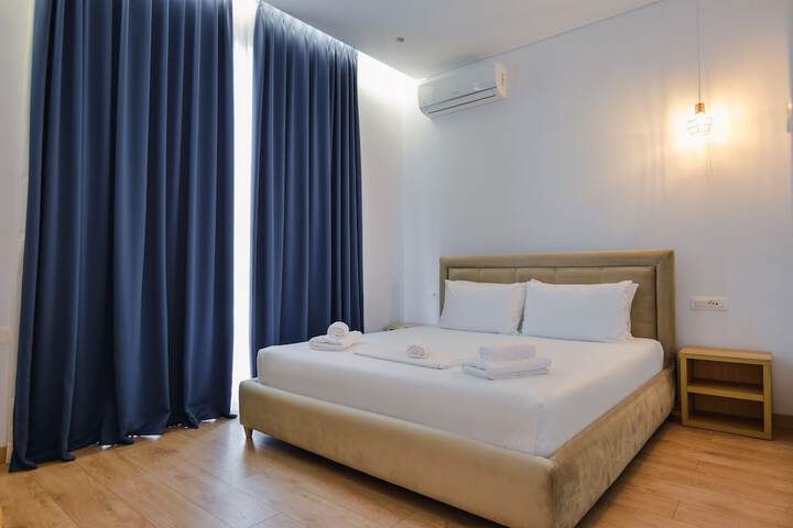 Room 9 of 30