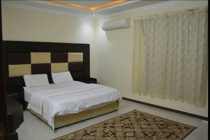 Room 6 of 8