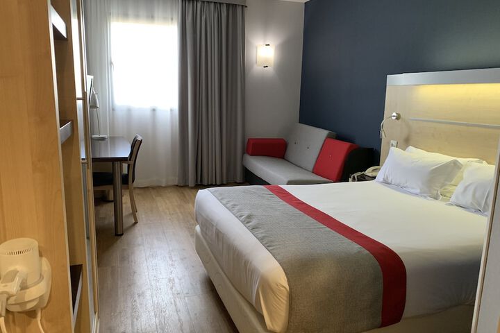 Room 9 of 40