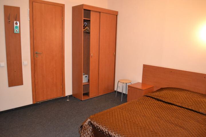 Room 32 of 64