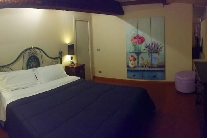 Room 6 of 33