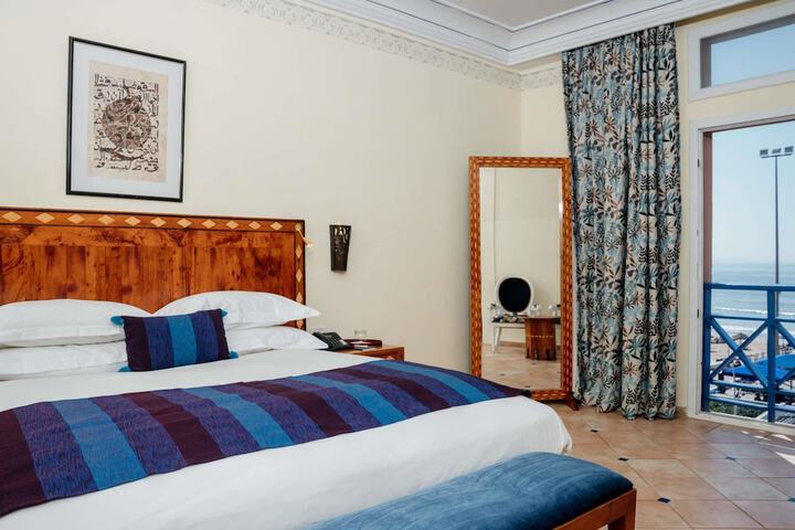 Room 27 of 128