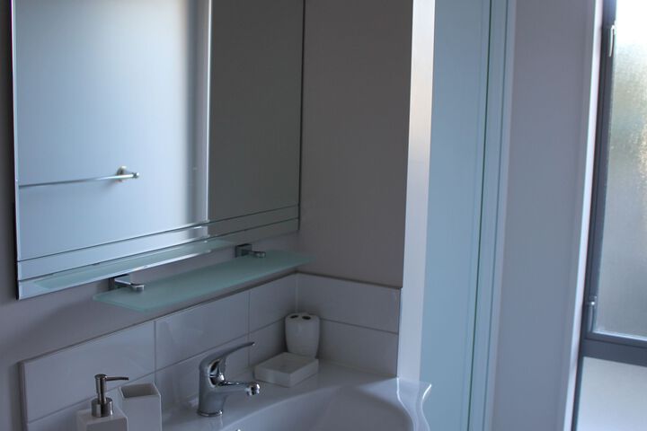Room 2 of 18
