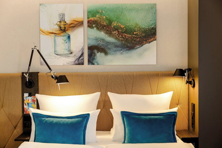 Room 3 of 41