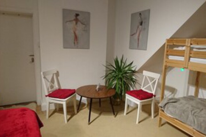 Room 8 of 12