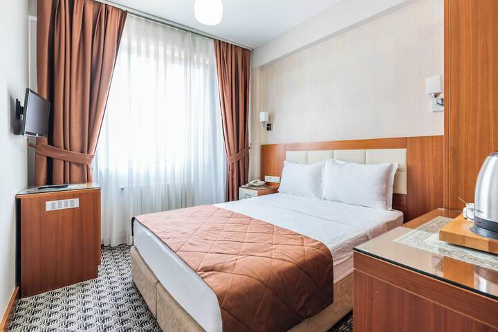 Room 9 of 42
