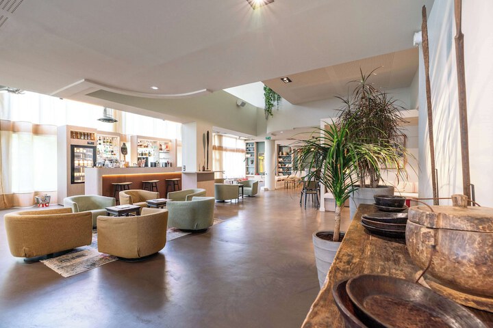 Guest Lobby