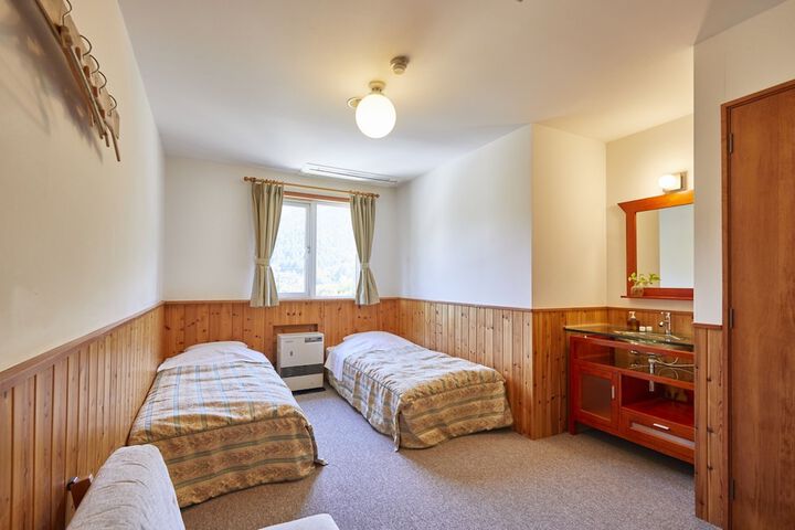 Room 9 of 92