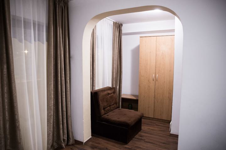 Room 32 of 60