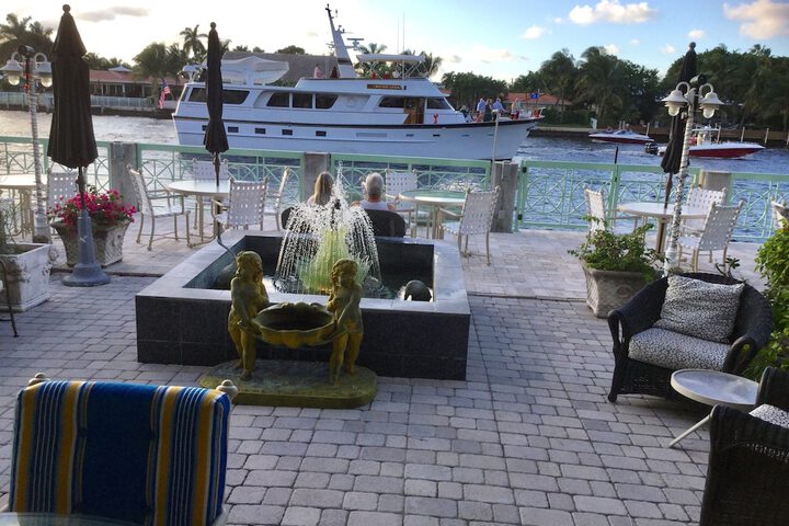 Manhattan Tower Apartment Hotel in Fort Lauderdale, FL