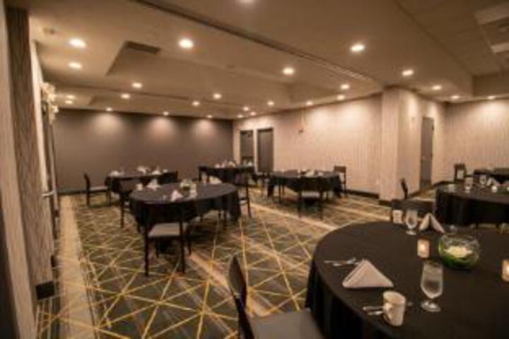 Ballroom/Hall 3 of 33