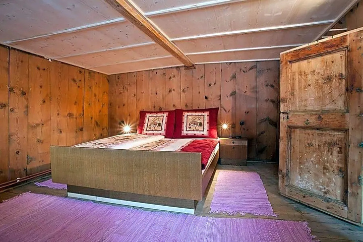 Room 2 of 16