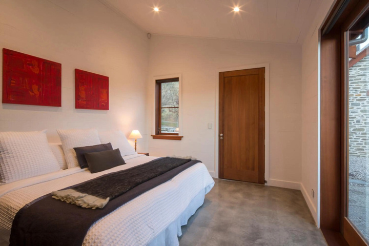 Room 4 of 15