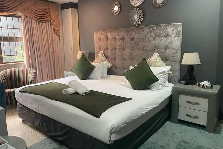 Room 28 of 77
