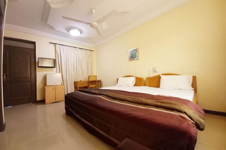 Room 4 of 27