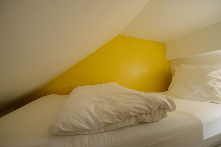 Room 228 of 648