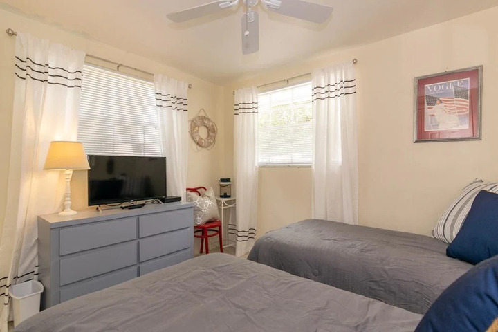 Room 6 of 7