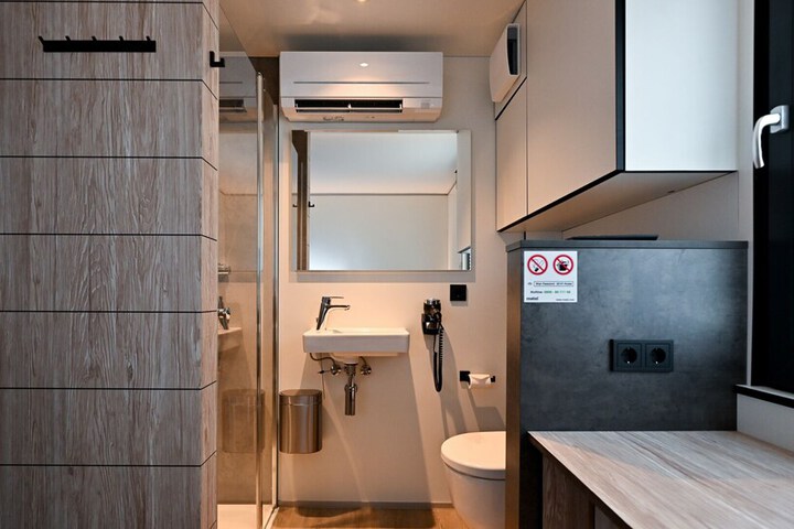 Room 7 of 12
