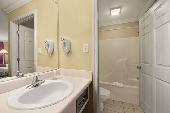 Room 4 of 4