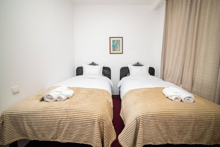 Room 4 of 26
