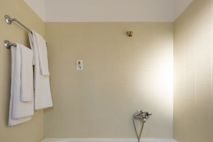 Room 108 of 183
