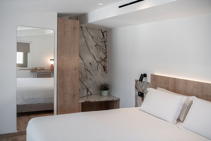 Room 17 of 77