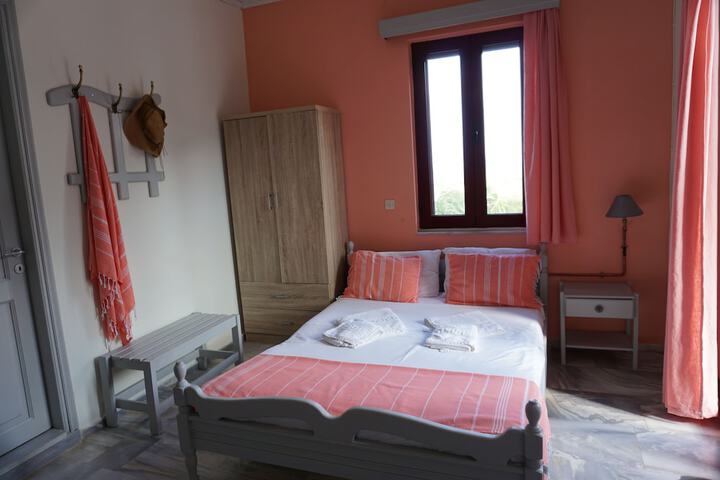 Room 15 of 102
