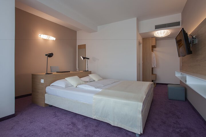 Room 17 of 58