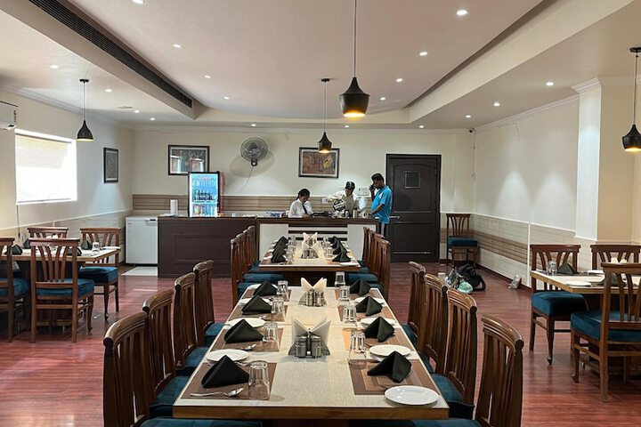 Dining 8 of 11