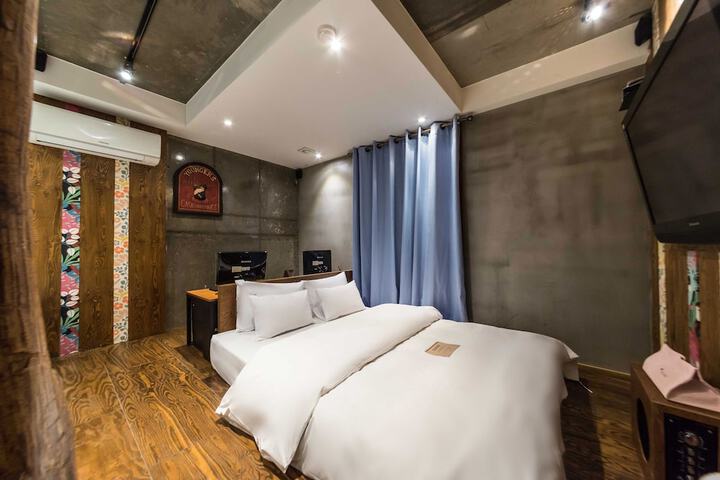 Room 17 of 95