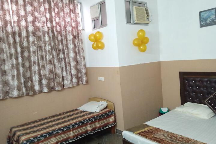 Room 5 of 12