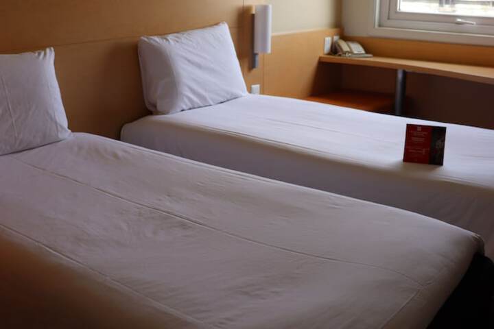 Room 9 of 34