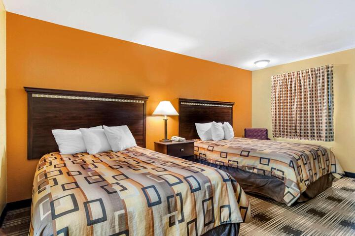 2 Double Beds (4 of 6)