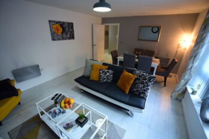 Room 9 of 18