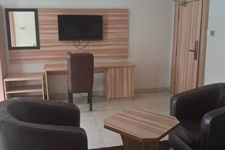 Room 14 of 37