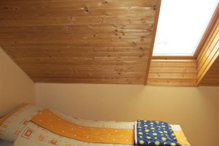 Room 10 of 38