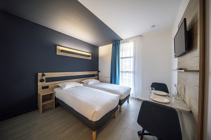 Room 11 of 42
